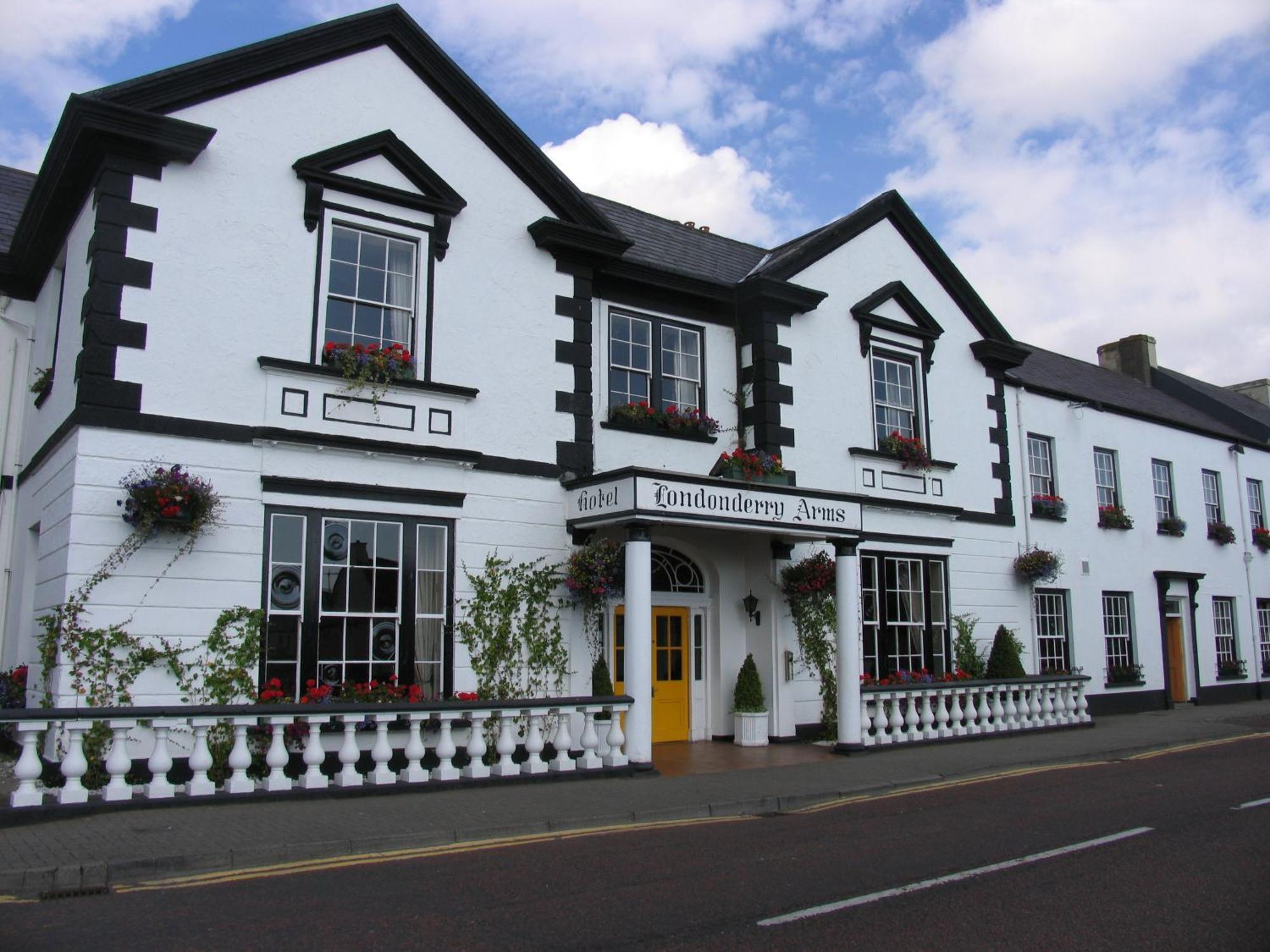 Londonderry Arms Hotel Carnlough Eksteriør billede